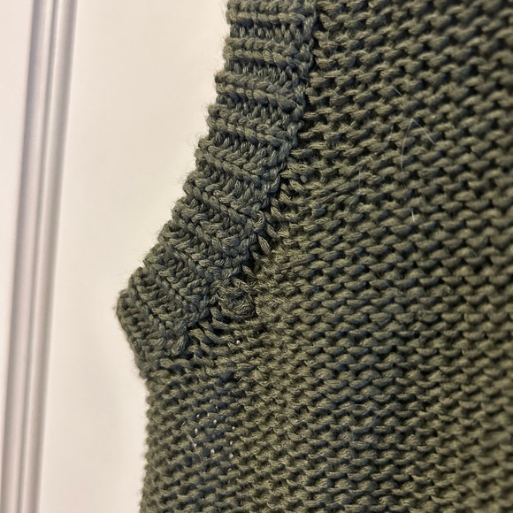 Olive green sleeveless sweater, size S - Picture 4 of 5